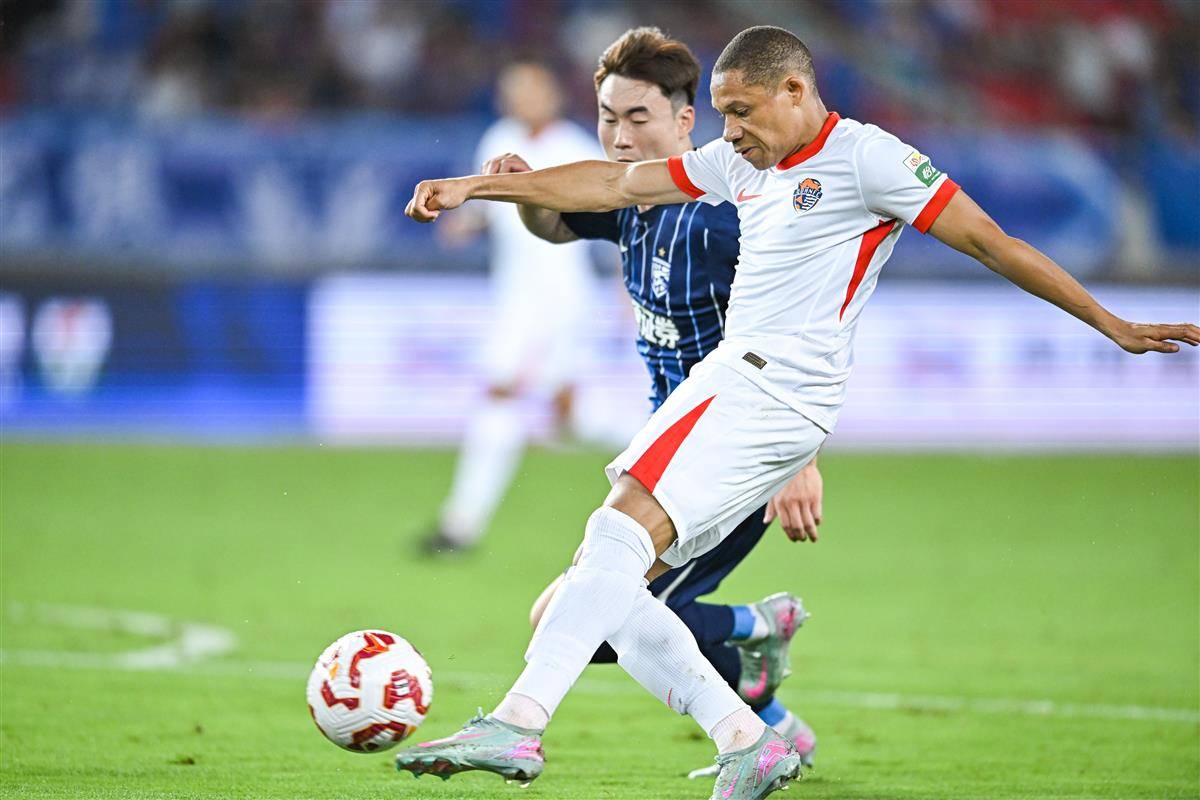 爱游戏关于从武汉三镇围绕中超防线松动到今晚武汉三镇备战NBA常规赛，皇家马德里战术微调备战欧冠的信息